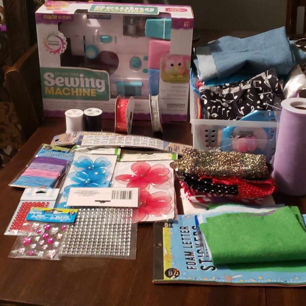 Sewing kit for little girls